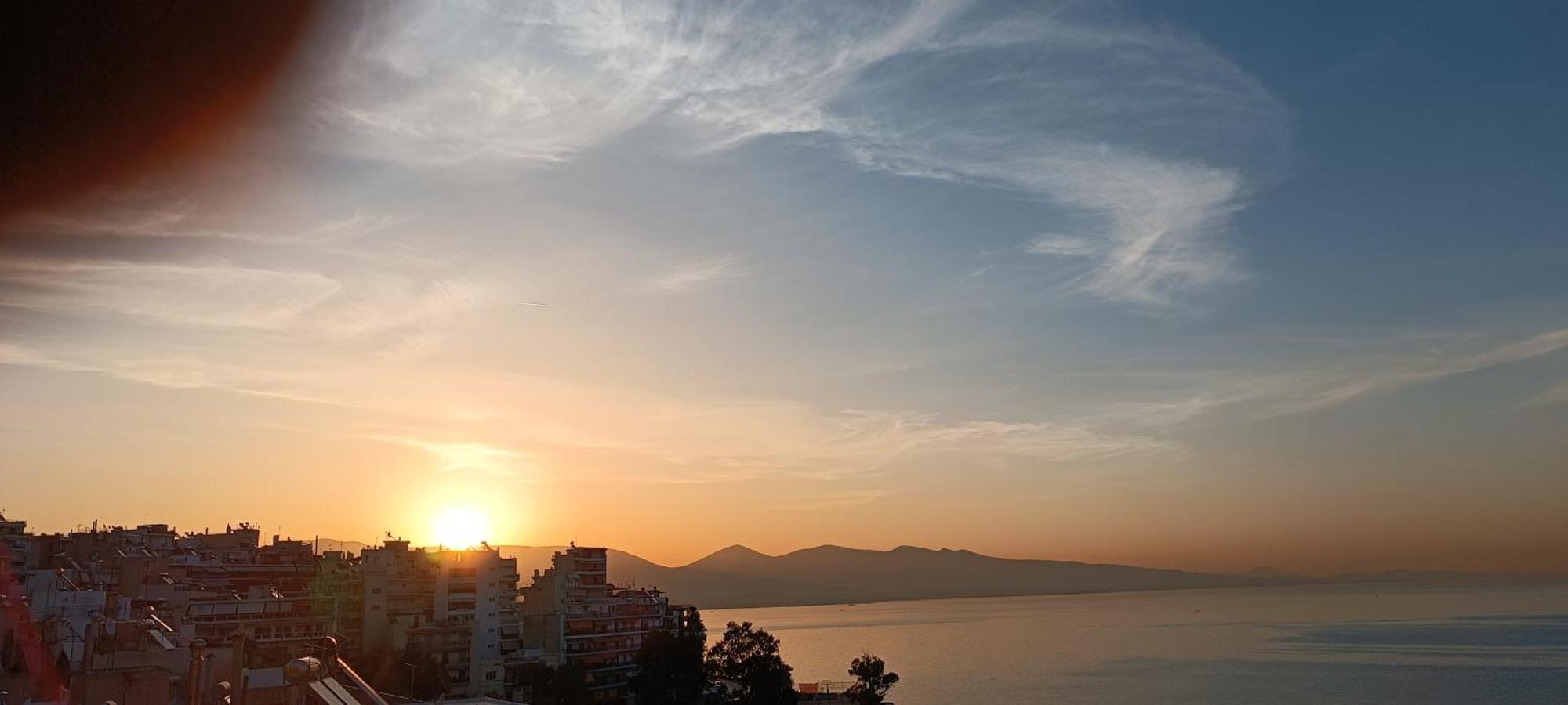 Blue Seaview Suites Piraeus Buitenkant foto